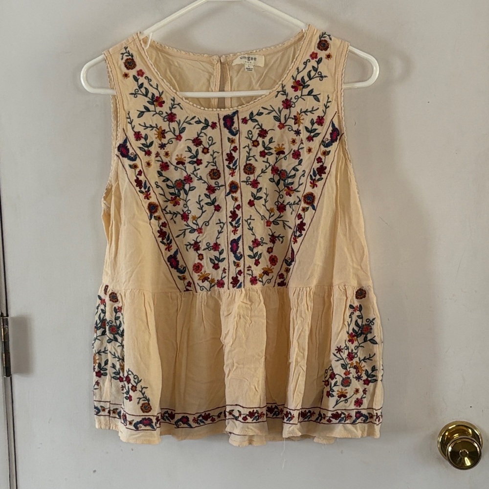 Umgee cream sleeveless blouse with multicolored floral embroidery Size Large